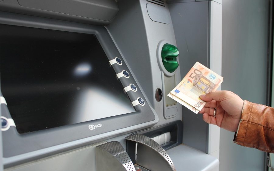 Dès novembre, la France impose un contrôle strict des découverts bancaires