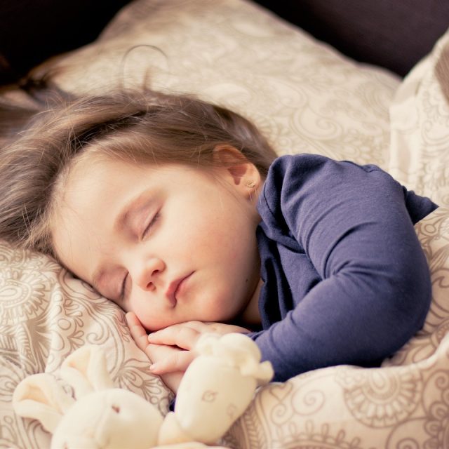 Améliorer le sommeil des enfants : conseils pratiques