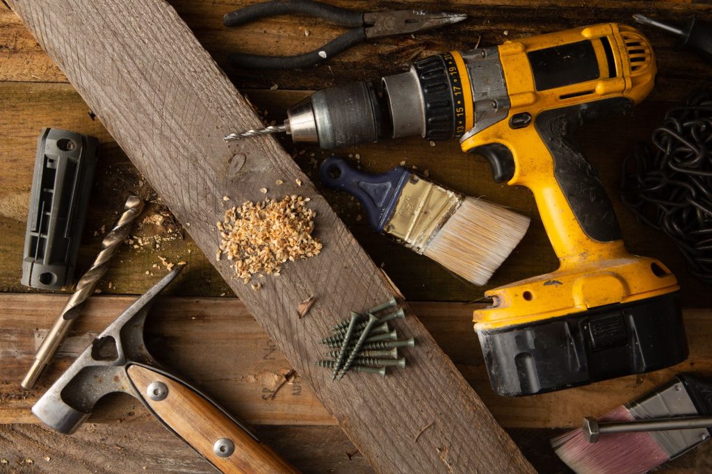 Outils de bricolage indispensables pour débutants