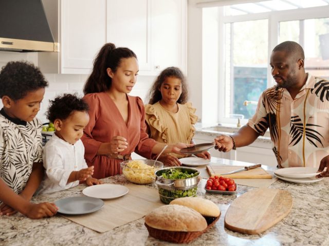 Réutiliser les restes : repas sûrs et anti-gaspi pour la famille