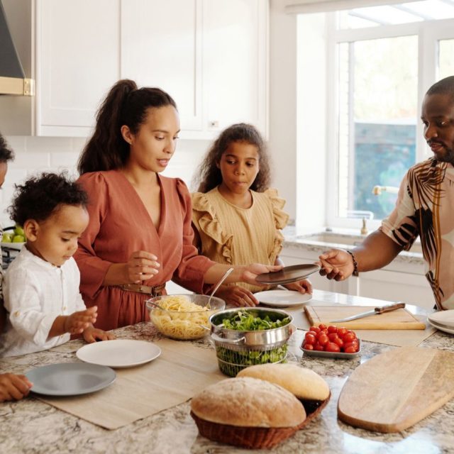 Réutiliser les restes : repas sûrs et anti-gaspi pour la famille