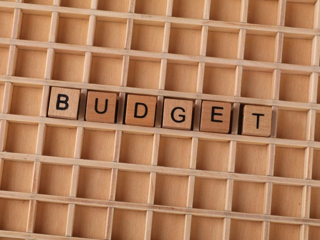 Comment les hausses de prix impactent-elles votre budget ? Voici quoi faire