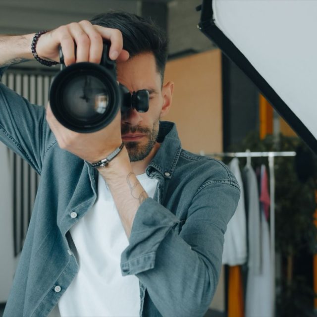 Directeur artistique graphiste : bien le choisir pour sa marque mode