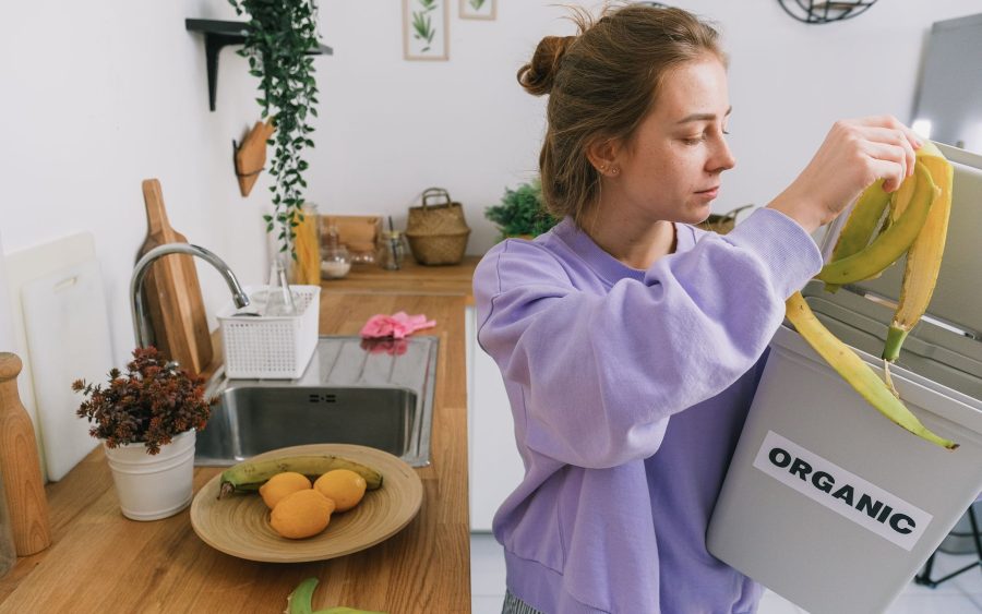 Éliminer les Odeurs : Compacter les Déchets Sans Gêner Votre Cuisine