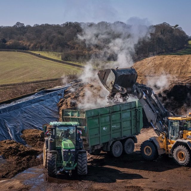 Pourquoi votre compost stagne à l&rsquo;automne et comment y remédier