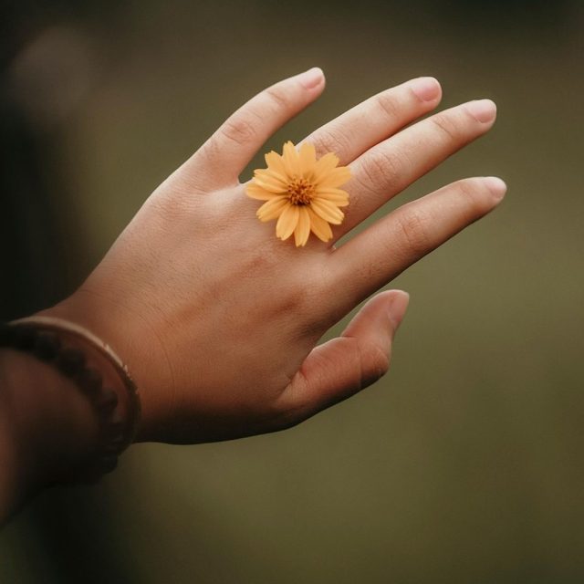 Taille de bague : comment mesurer son tour de doigt