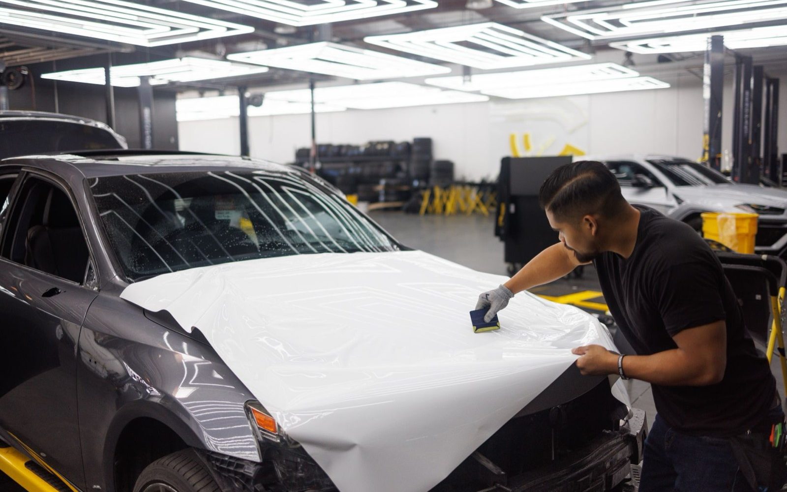 Vitres teintées ou adhésif microperforé : que choisir pour sa voiture